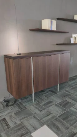 Scopri Irving di Molteni&C: madia moderna a prezzo scontato! Acquista ora!