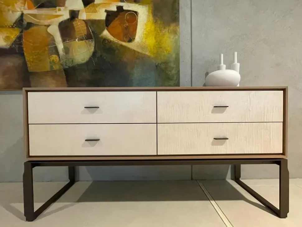 Scopri la cassetiera Giorgetti modello Aei in legno scontata! Acquistala subito!