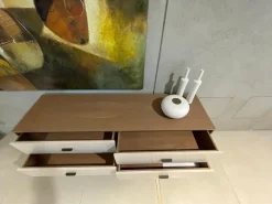 Scopri la cassetiera Giorgetti modello Aei in legno scontata! Acquistala subito!