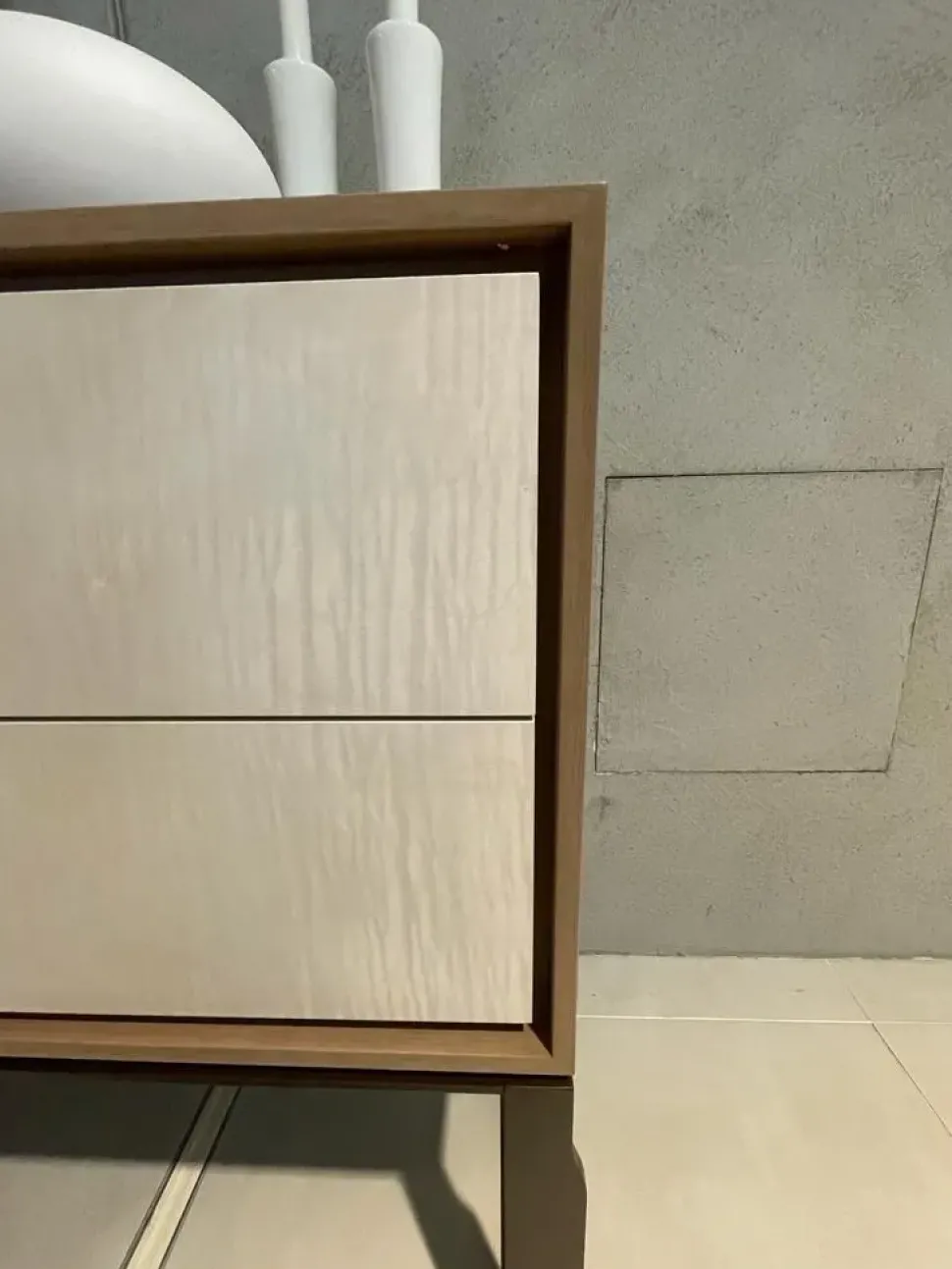 Scopri la cassetiera Giorgetti modello Aei in legno scontata! Acquistala subito!