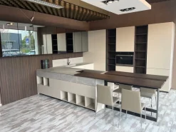 Scopri la cucina Atelier moderna in altri colori con penisola Aster scontata del 60%!