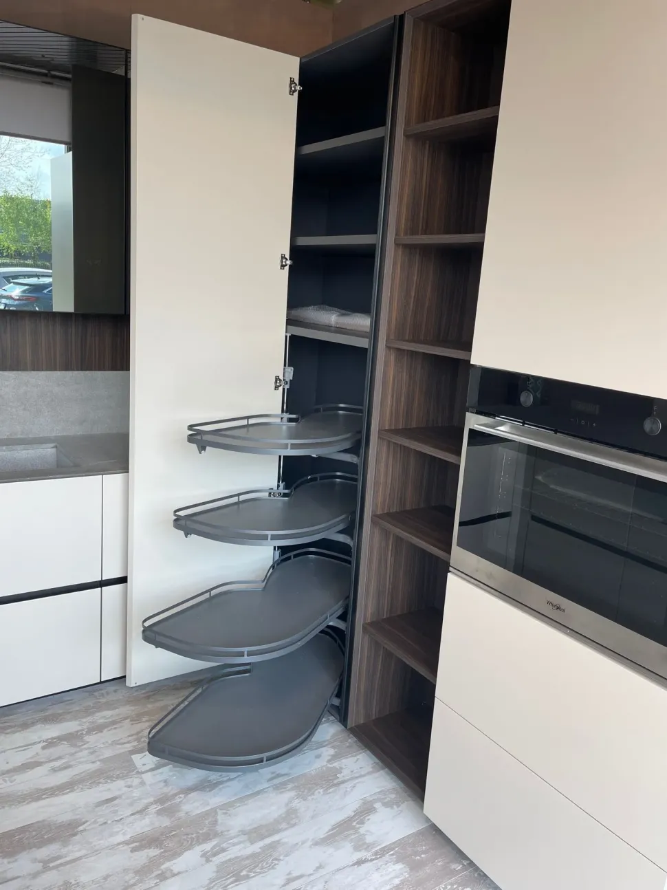 Scopri la cucina Atelier moderna in altri colori con penisola Aster scontata del 60%!