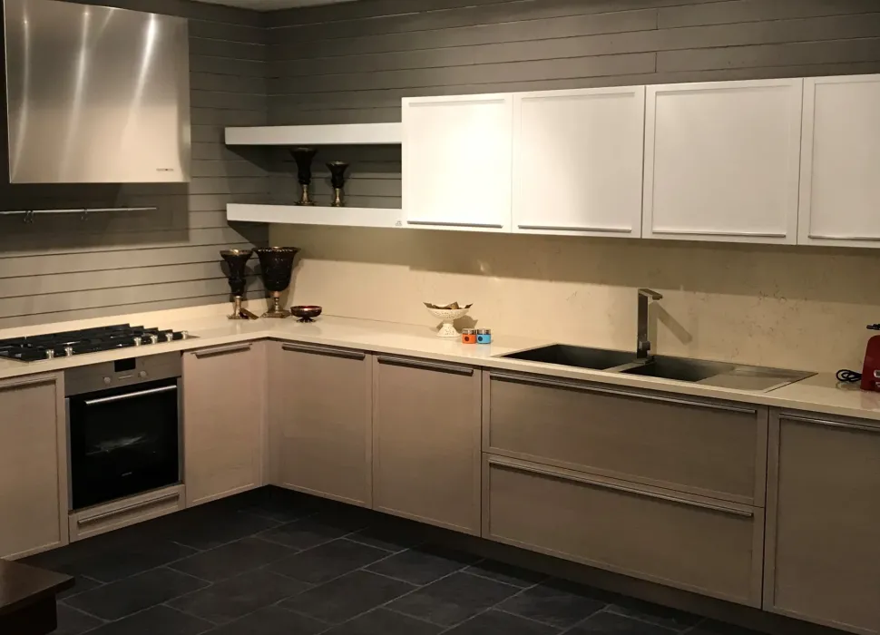 Scopri la cucina grigio moderna Telayo Oldline ad angolo!