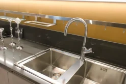 Scopri la cucina moderna Scavolini Liberamente con penisola a prezzo scontato!