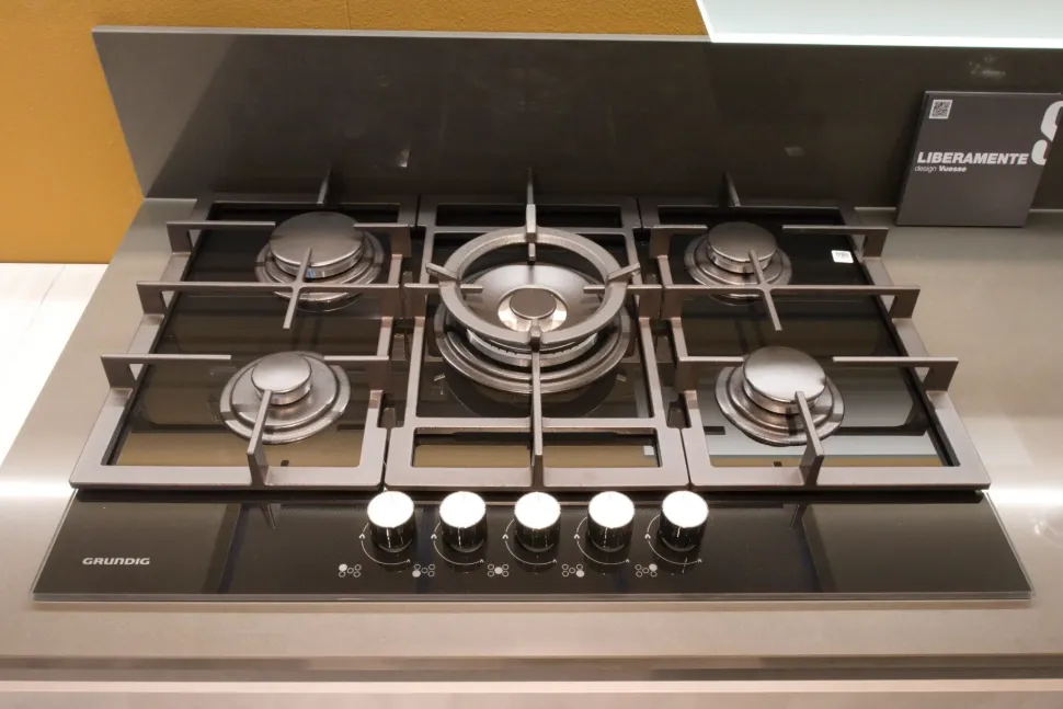 Scopri la cucina moderna Scavolini Liberamente con penisola a prezzo scontato!