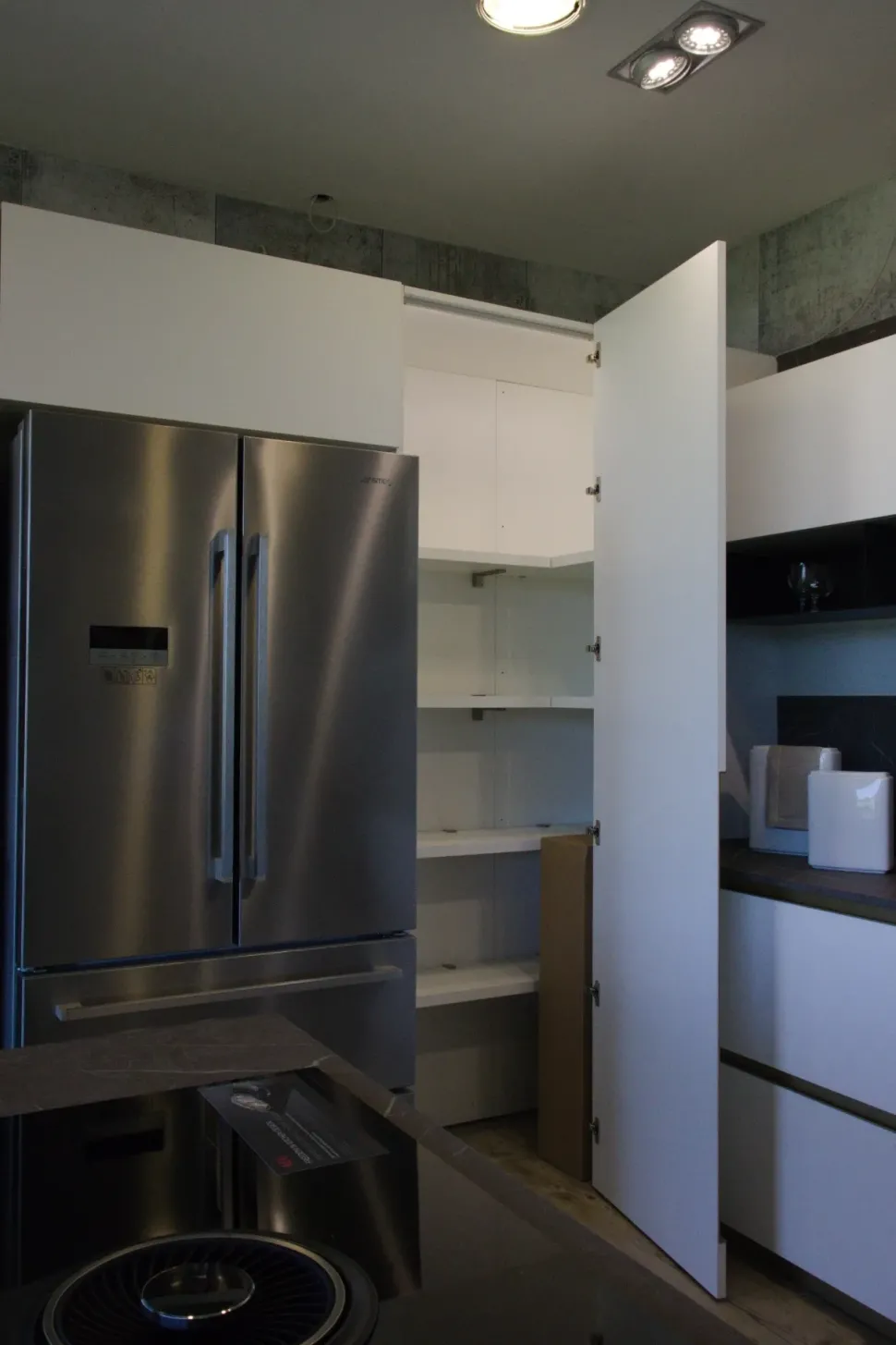 Scopri la cucina moderna ad isola Delinea di Scavolini a prezzo scontato!