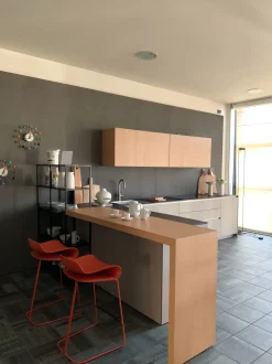 Scopri la cucina moderna ad angolo Linea Composit! Stile e praticità per la tua casa.