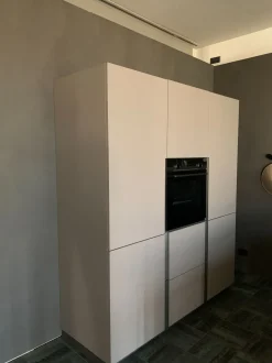 Scopri la cucina moderna ad angolo Linea Composit! Stile e praticità per la tua casa.