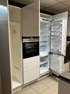 Scopri la CUCINA Nobilia ad isola Grigio Seta SCONTATA del 59% sull'eCommerce!