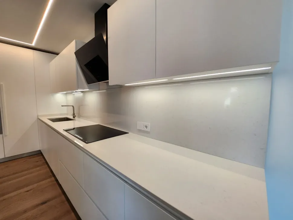 Scopri la cucina Ue/02 di Artigianale in OFFERTA OUTLET