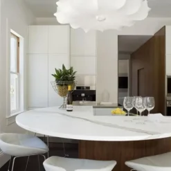 Scopri la Lampada Zeppelin 1 Flos a prezzo scontato. Una sospensione unica ed elegante per illuminare la tua casa.