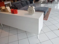 Scopri la Madia Collezione Zero di Devina Nais scontata. Stile moderno, per arredare con gusto.