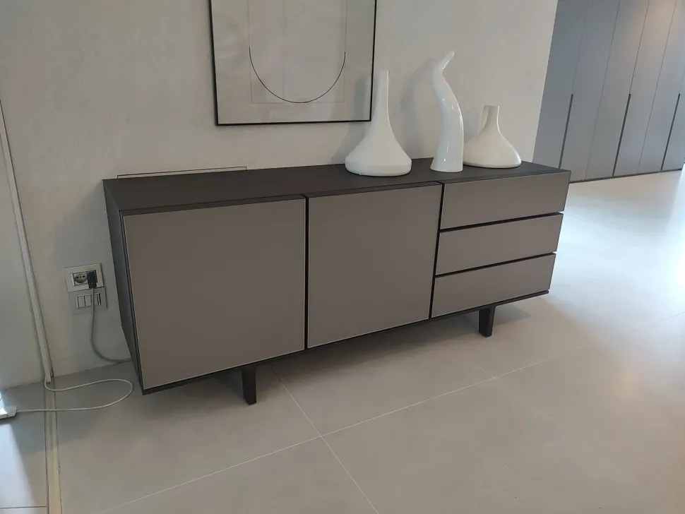 Scopri la Madia di Poliform in legno Home hotel a prezzo Outlet!