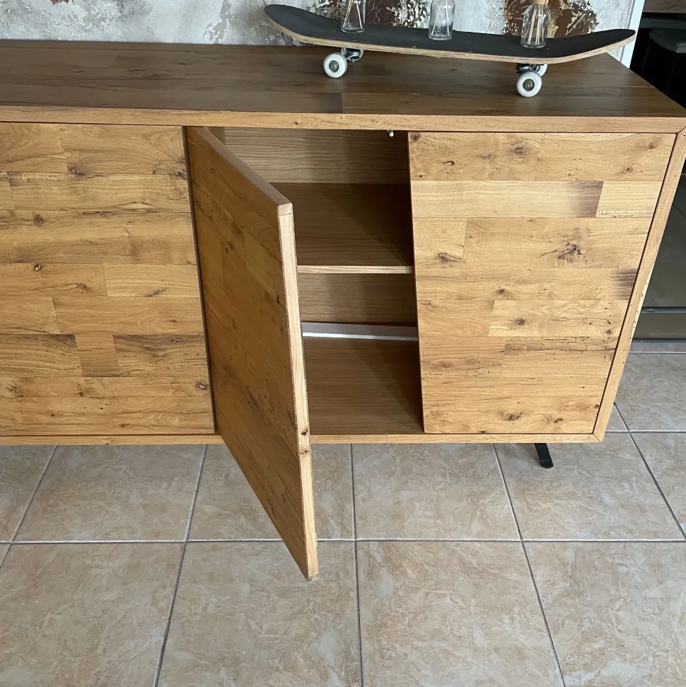 Scopri la Madia Prura di Artigianale in stile moderno scontata -62%!