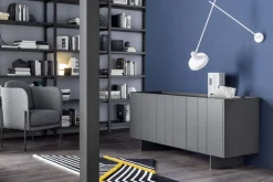 Scopri la Madia Stripe di Novamobili: stile moderno, prezzo Outlet!