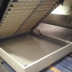 Scopri la moderna Babola Excò con prezzo ribassato! Un letto matrimoniale perfetto per la tua casa.