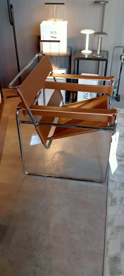 Scopri la poltrona modello Wassily Knoll in offerta!