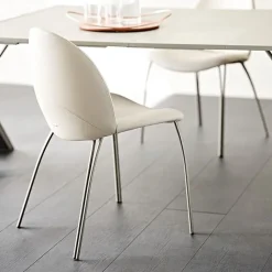 Scopri la sedia Holly di Cattelan Italia. Richiedi ora il prezzo riservato!