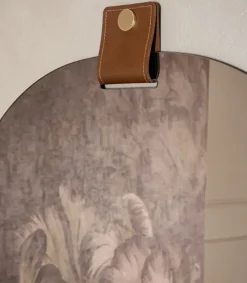 Scopri la specchiera Belty di Tonin Casa: un'offerta imperdibile! Stile moderno ed eleganza per un arredo prezioso.