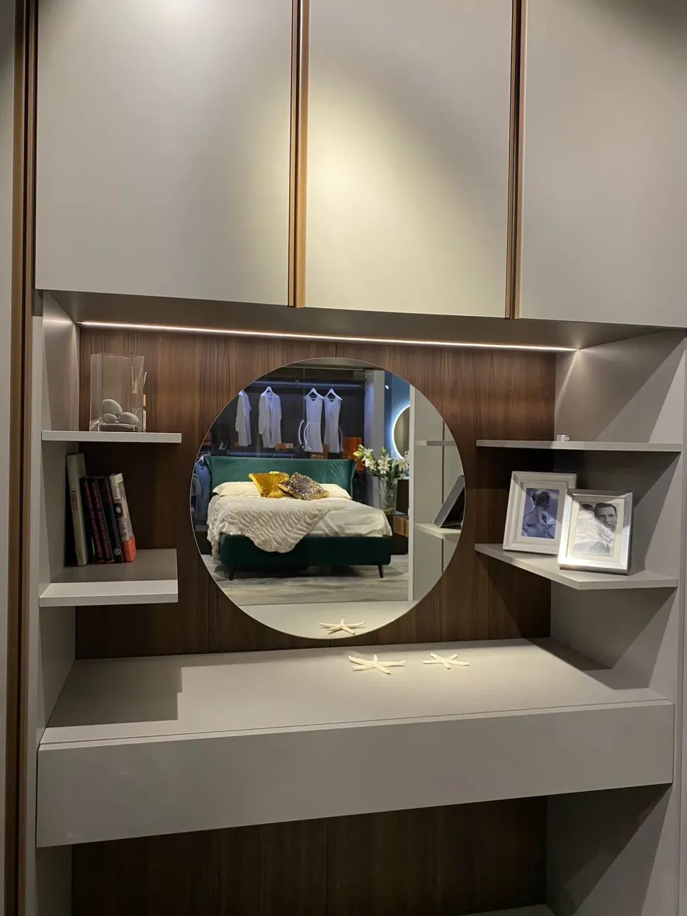 Scopri l'armadio Orme a 8 ante in Offerta Outlet. Un'occasione imperdibile!