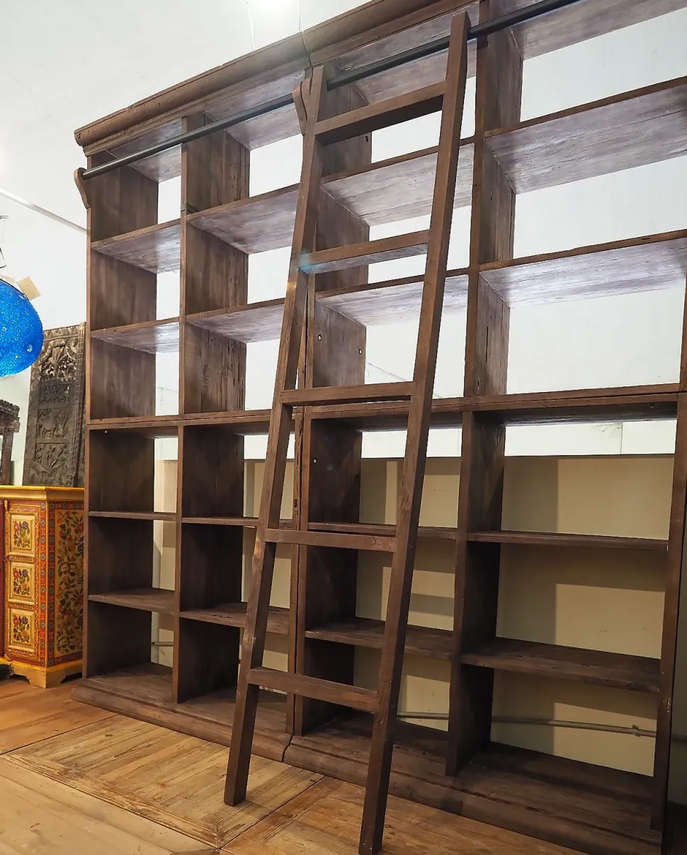 Scopri Libreria Nuovi Mondi in noce riciclata a prezzo scontato!