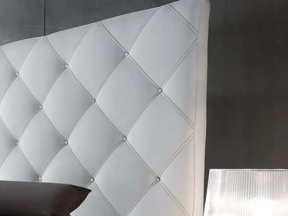 Scopri lo sconto del 33% sull'elegante letto Crystal di Artigianale.