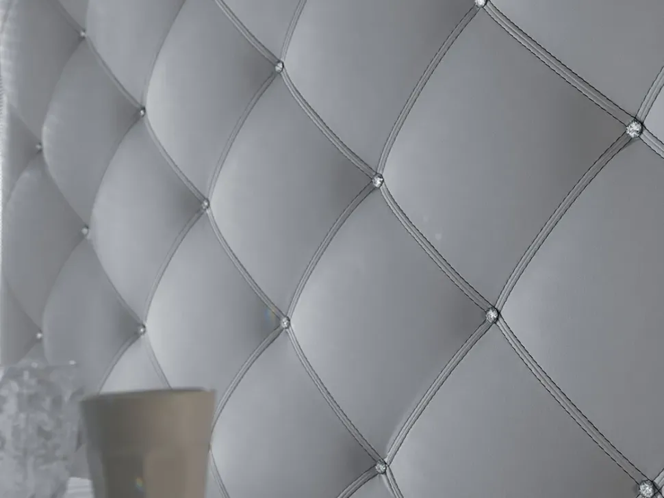 Scopri lo sconto del 33% sull'elegante letto Crystal di Artigianale.