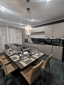 Scopri l'offerta sulla cucina moderna Yota Armony ad isola tortora!