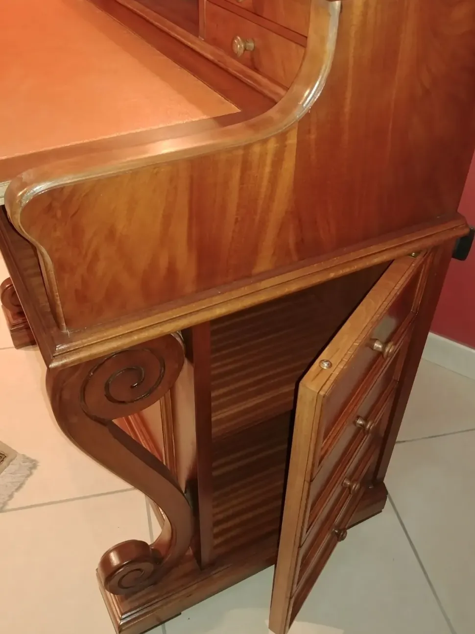Scrivania d'antiquariato in legno a prezzo Outlet