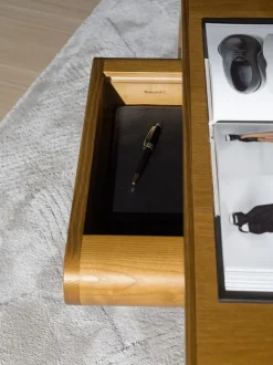 Scrivania direzionale D.847.1 di Molteni & c: richiedi il prezzo riservato