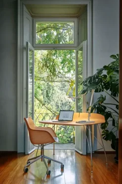 Scrivania direzionale Earl of wood di Kartell: richiedi ora il prezzo riservato