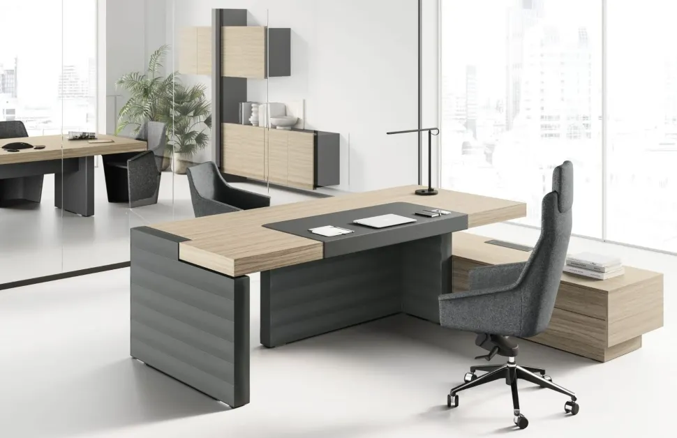 Scrivania direzionale in legno Direzionale jera con allungo su mobile di servizio a marchio Las mobili in offerta