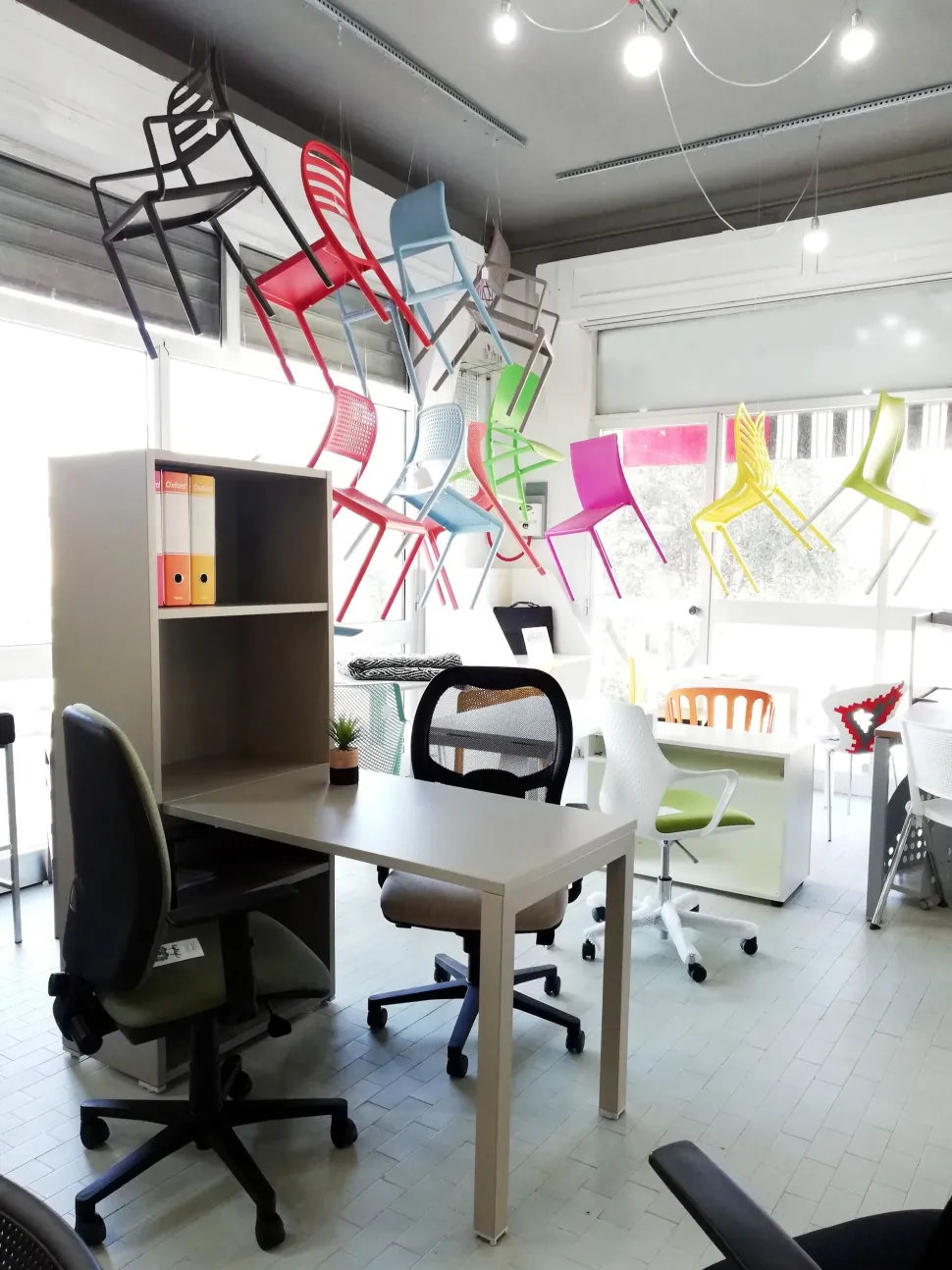 Scrivania direzionale in legno Luca - postazione home office con sedia Las mobili a prezzi convenienti