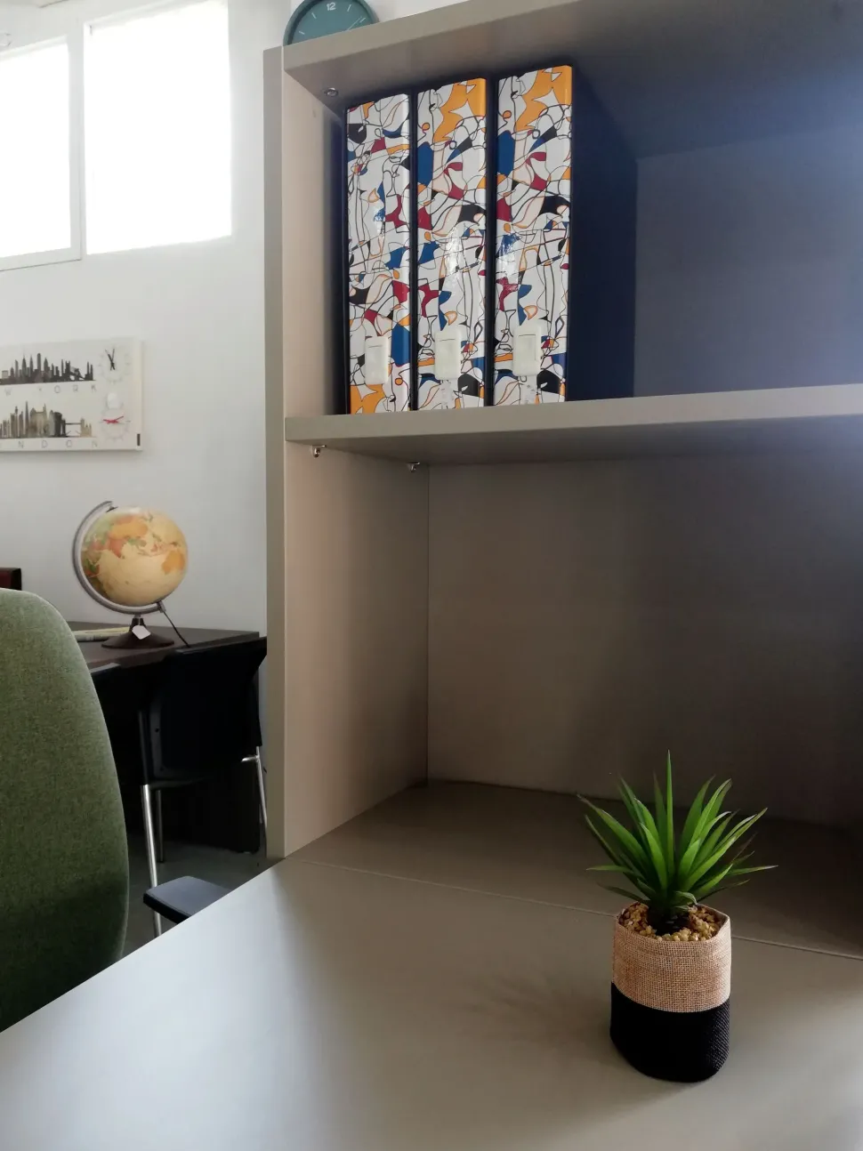 Scrivania direzionale in legno Luca - postazione home office con sedia Las mobili a prezzi convenienti