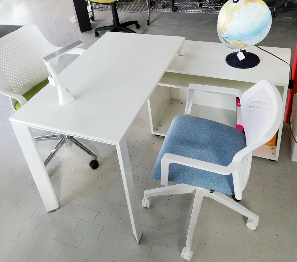 Scrivania direzionale in legno Andrea - postazione home officecon sedia a marchio Las mobili a prezzi convenienti