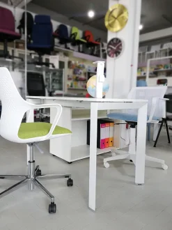 Scrivania direzionale in legno Andrea - postazione home officecon sedia a marchio Las mobili a prezzi convenienti