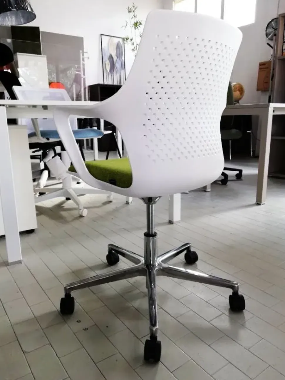 Scrivania direzionale in legno Andrea - postazione home officecon sedia a marchio Las mobili a prezzi convenienti