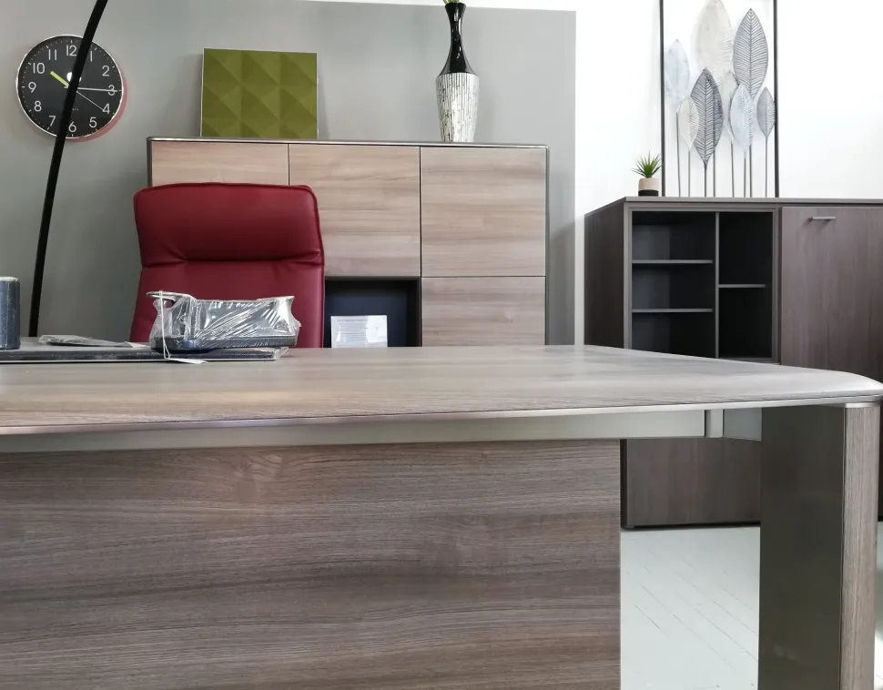 Scrivania direzionale in legno Direzionale iulio a marchio Las mobili a prezzi convenienti