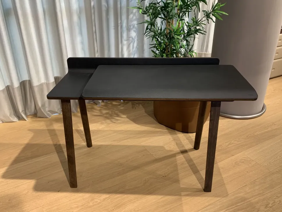 Scrivania direzionale Iren di Poltrona frau: richiedi ora il prezzo riservato