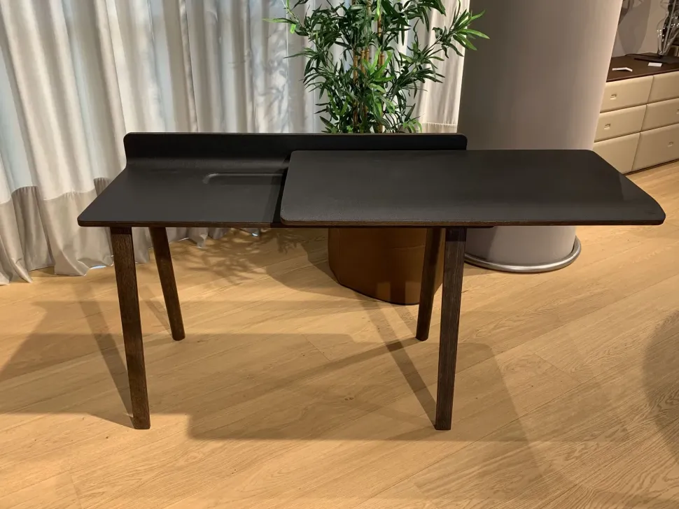 Scrivania direzionale Iren di Poltrona frau: richiedi ora il prezzo riservato