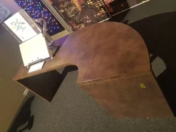 Scrivania Falma Italia in legno a prezzo Outlet.