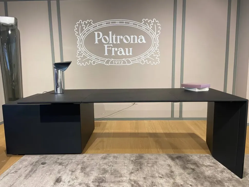 Scrivania operativa C.e.o. cube desk di Poltrona frau: richiedi il prezzo riservato