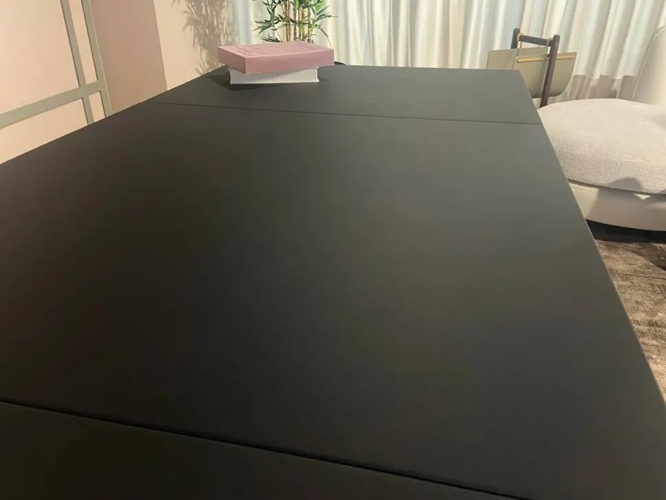 Scrivania operativa C.e.o. cube desk di Poltrona frau: richiedi il prezzo riservato