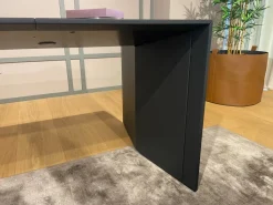 Scrivania operativa C.e.o. cube desk di Poltrona frau: richiedi il prezzo riservato