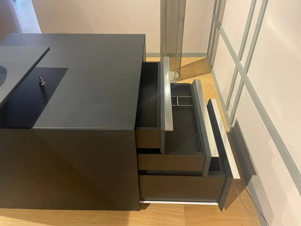 Scrivania operativa C.e.o. cube desk di Poltrona frau: richiedi il prezzo riservato