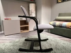 Sedia Actulum da soggiorno realizzata in tessuto scontata del 35%