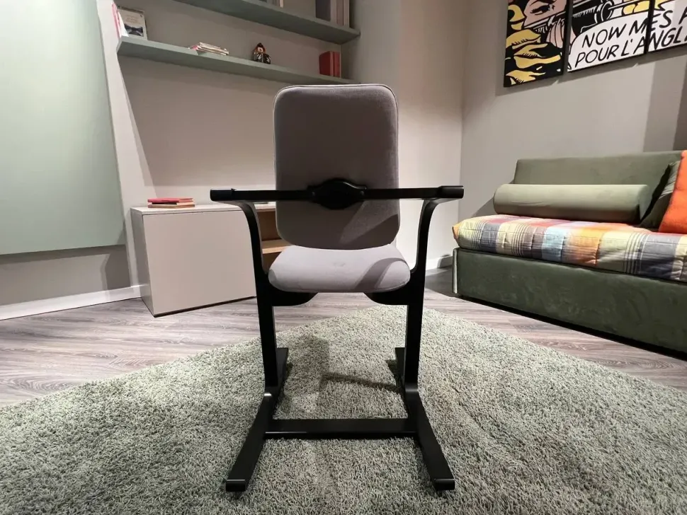 Sedia Actulum da soggiorno realizzata in tessuto scontata del 35%