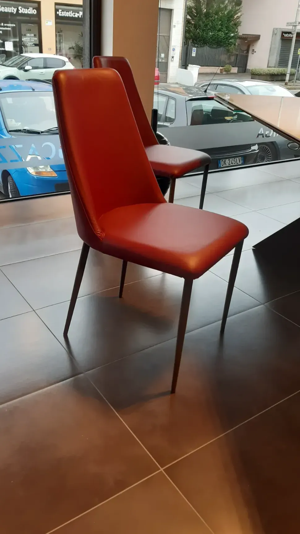 Sedia Branch da soggiorno realizzata in pelle scontata del 40%