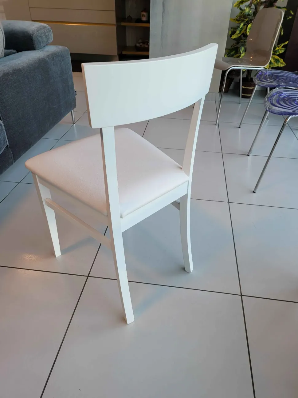 Sedia Brian da cucina realizzata in ecopelle scontata del 76%