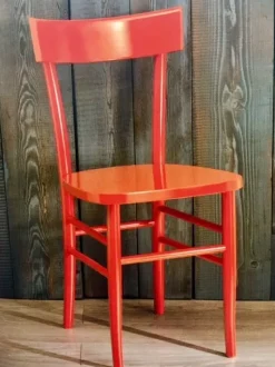 Sedia colorata scontata del 24%